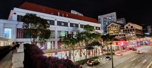幸运牛车水 (Lucky Chinatown) 和新桥中心 (New Bridge Centre) 。