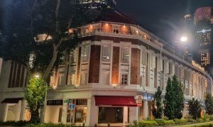 丹戎巴葛路 (Tg Pagar Rd)  和 Cook St, 费尔菲尔德卫理公会教堂 (Fairfield Methodist Church) 的后面,第一座历史建筑。