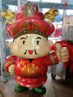 宝塔街 (Pagoda St) 有中国财神爷雕像。