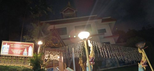 The Wat Ananda Metyarama Thai Buddhist Temple.