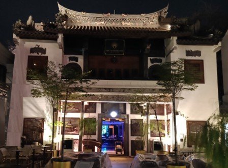 河畔别墅。