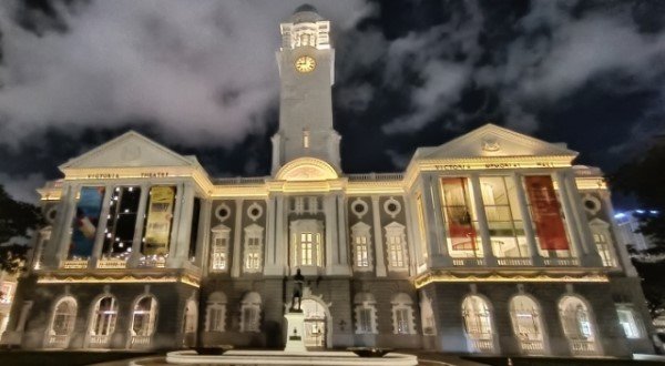 Victoria Theatre and Victoria Memorial Hall.