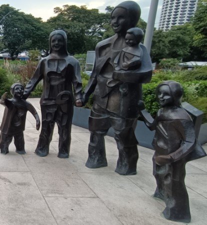 Happy Family of Five sculpture by Chua Boon Kee in 2012.