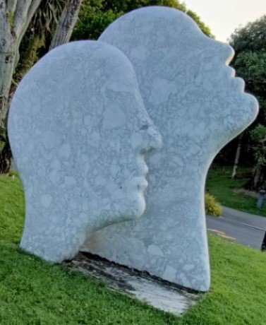 保罗·范斯通（Paul Vanstone）（英国）的《看云》。