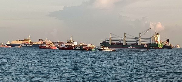 Scenery of the Singapore Straits.