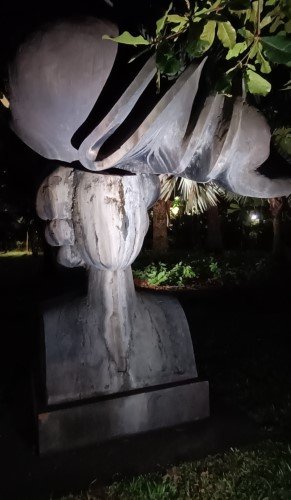 马诺洛·瓦尔德斯 (Manolo Valdés) 的《贝壳》。