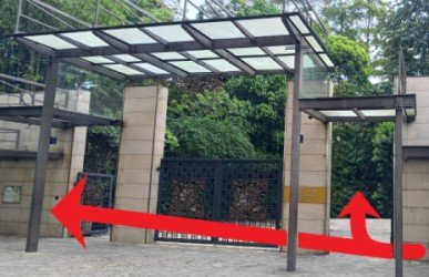 Turn right to enter the Botanic Gardens or walk straight to take the lift on your left to the 2nd floor.