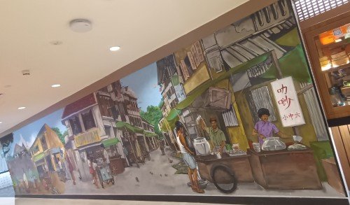 位于 Plaza Singapura 狮城大厦 (68 Orchard Rd.) 6 楼 06-15/20 单元 Kopitiam 侧面的壁画，由 Tiffany Yao 创作。