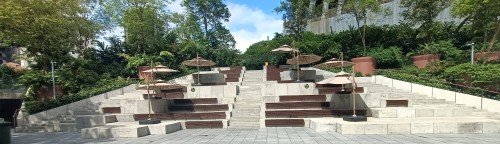 位于 250 Orchard Rd. 乌节路的 Design Orchard 乌节设计屋顶花园。