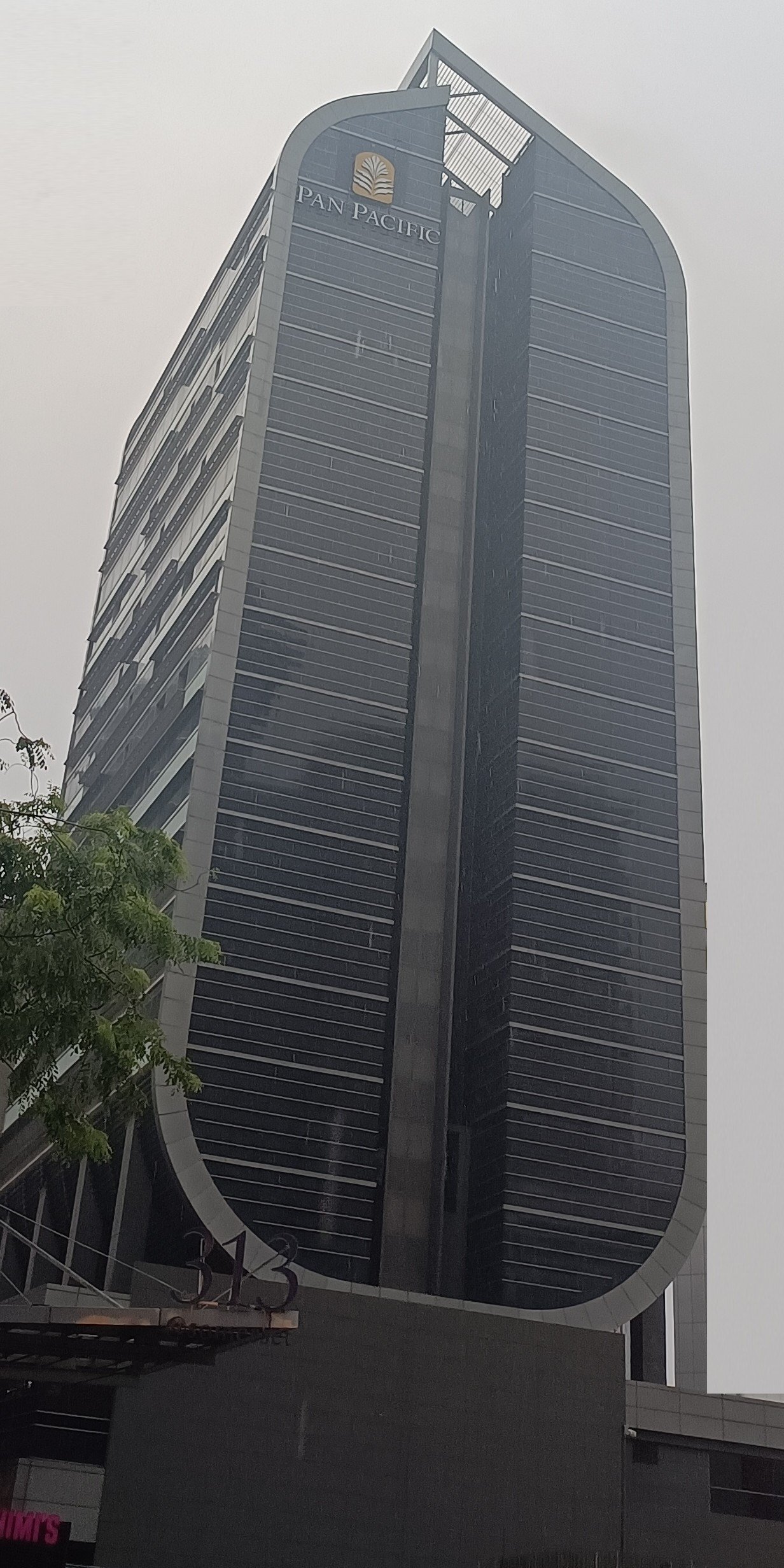 位于 96 Somerset Rd 的 Pan Pacific Serviced Suites Orchard 新加坡乌节泛太平洋高级服务公寓。