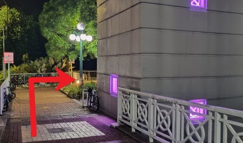 Walk past the Sentosa Twin Towers and turn right at the end of the cycling track.