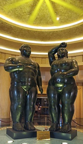 费尔南多·博特罗于 1932 年创作的《亚当与夏娃》。