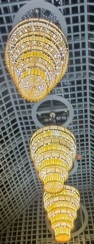 欧芮酒店前的有趣的灯。