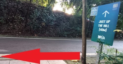 靠左行驶并沿路行驶到 Imbiah Rd 英比亚路。