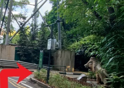 经过狮子后右转。