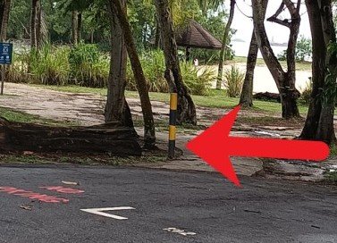 左转继续步行到丹戎海滩。