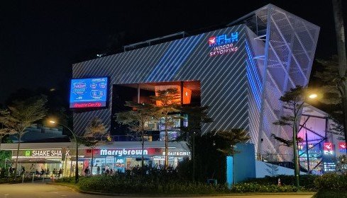 iFLY 新加坡室内跳伞室内跳伞楼。