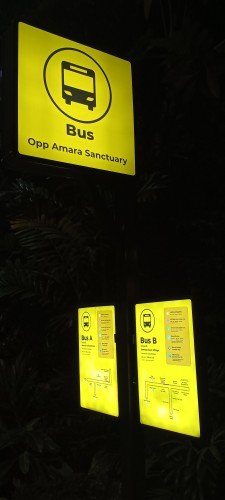 在圣淘沙安曼纳圣殿度假村对面的巴士站乘坐圣淘沙巴士 B 到圣淘沙湾村，W 酒店后的巴士站。