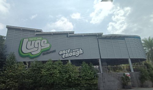 新加坡天际线斜坡滑车。