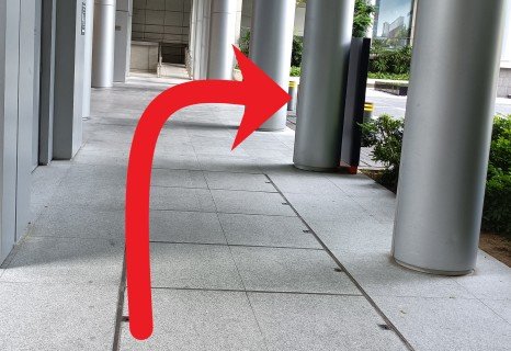 右转继续行走。