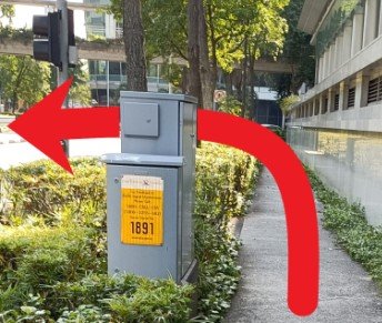 在交通灯处左转。