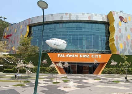 新加坡 Kidz Zania 的马来西亚航空飞机。