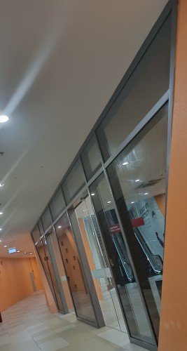 然后您会看到巴拉望儿童城的入口就在您右前方。