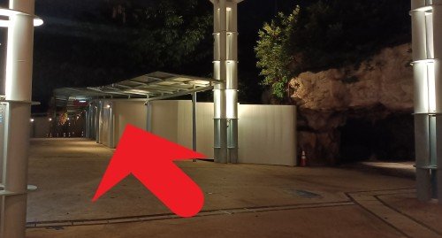 After Malaysian Food Street, continue following the Resorts World Sentosa sheltered walkway to the sheltered walkway towards the Sentosa Broadwalk.