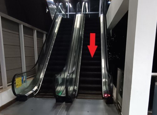 缆车圣淘沙线英比奥瞭望台站下车，搭乘自动扶梯前往底楼。