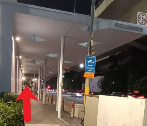 Walk towards the 14141 HarbourFront Stn/Vivocity bus stop.