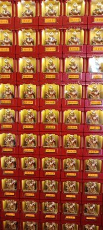 中峇鲁猴庙内部。