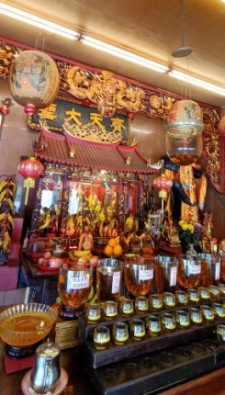 中峇鲁猴庙内部。