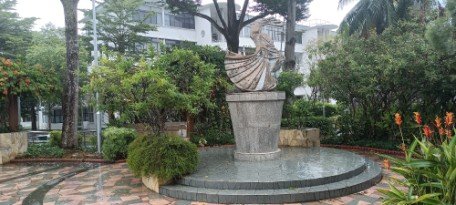 成保花园及其由林浪生创作的舞女雕塑。