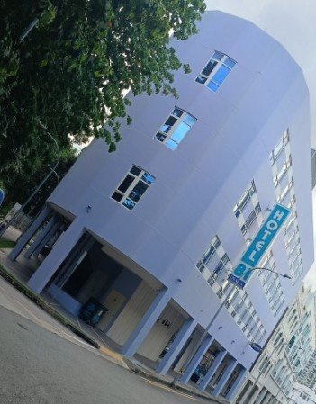 大阪 81 酒店的注册地址为：1 英云街。