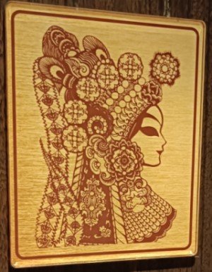 新加坡华星酒店女洗手间的标志像是京剧里年轻漂亮的女将军。 